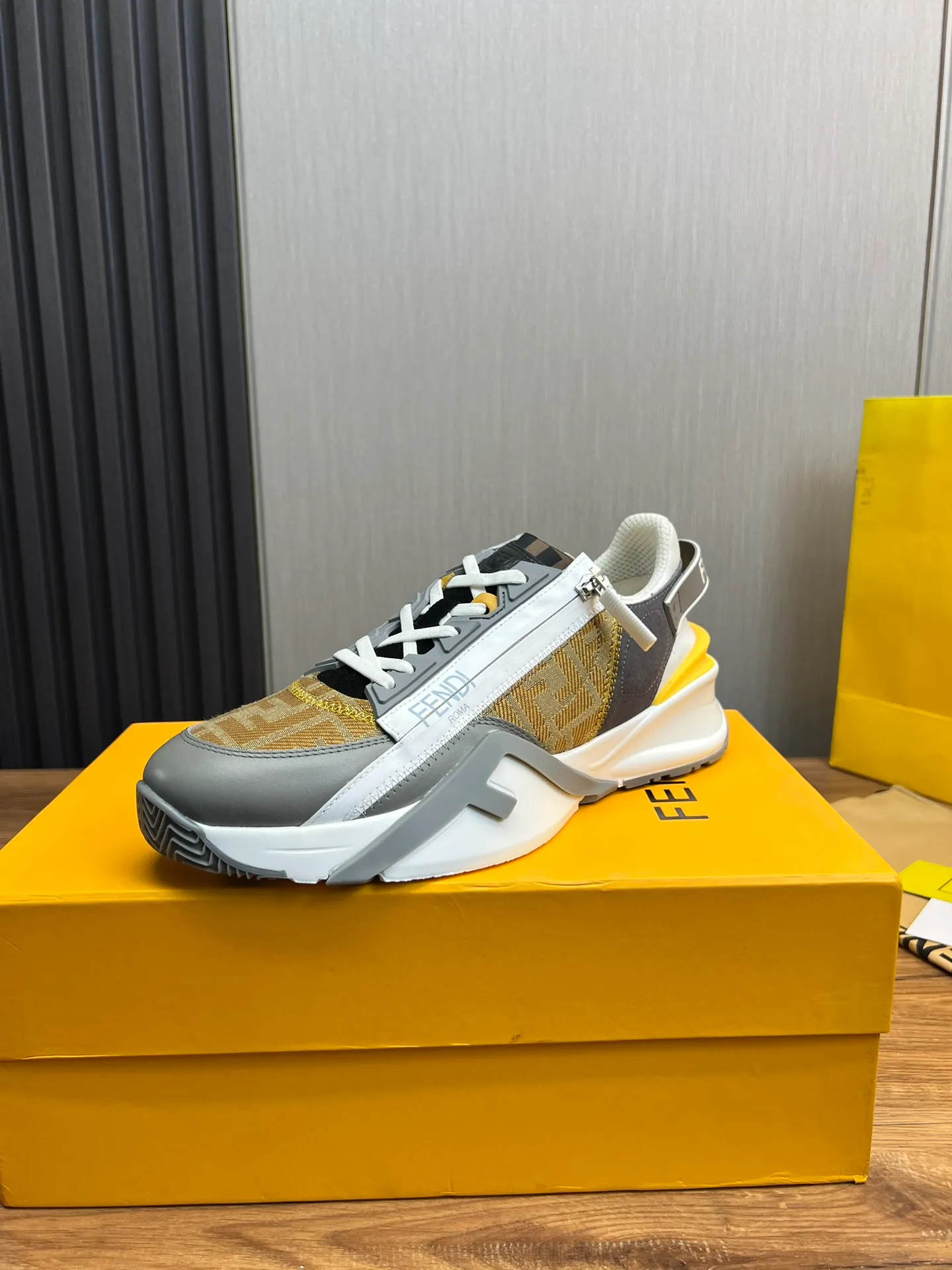 Men's men's shoes💰520💰 Fendi [Fendi] hot style is on the market🔥Fashionable casual men's shoes🔱Made of original brand fly knit fabric. Original cowhide + breathable mesh lining + sheepskin feet. Perfect shape and top quality, you deserve it🔜Original rubber outsole, ultra-light, non-slip and wear-resistant👣 Standard size 38-44